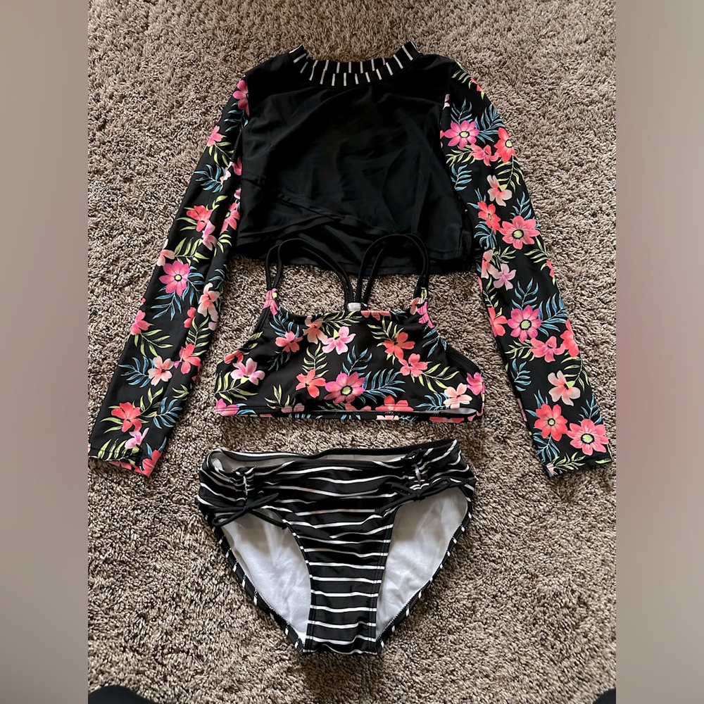 3 piece swim suit. Euc cat and jack